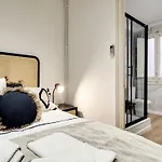 Casa Modernista En Paseo De Gracia Barcelona