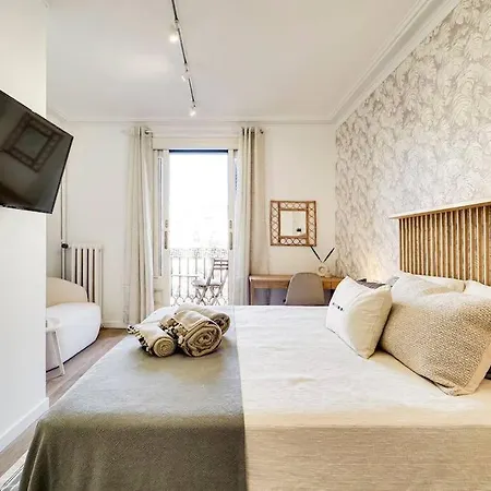 Casa Modernista En Paseo De Gracia * Barcelona