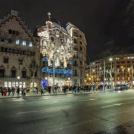 Casa Modernista En Paseo De Gracia Barcelona