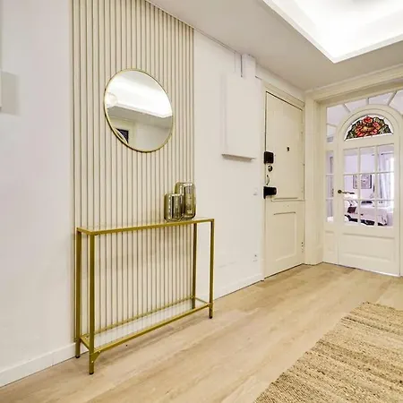 Casa Modernista En Paseo De Gracia Apartment