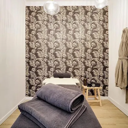 Casa Modernista En Paseo De Gracia * Barcelona