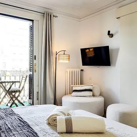 Casa Modernista En Paseo De Gracia Barcelona