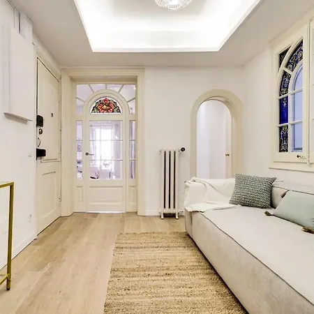 Casa Modernista En Paseo De Gracia * Barcelona